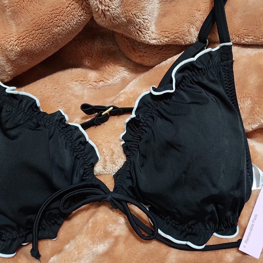 Black Ruffled Bikini Set - Picture 2 of 4